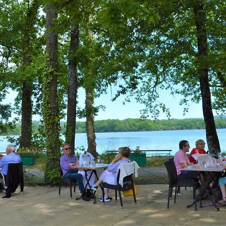 Отель Au Relais Du Gue De Selle Mezangers Экстерьер фото